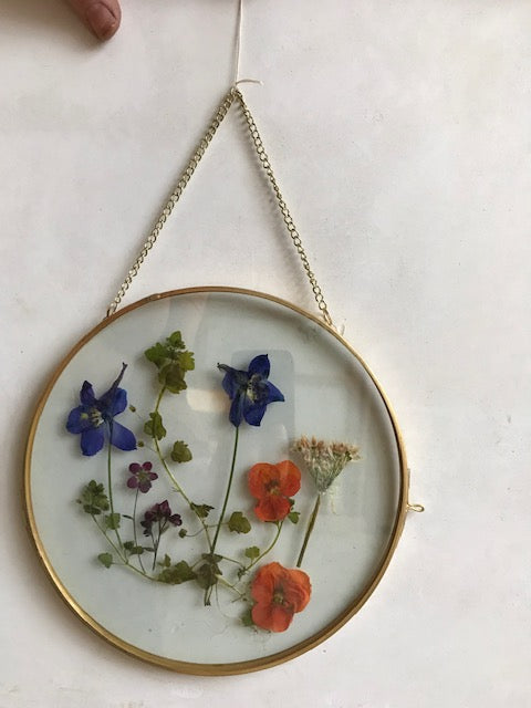 brase frame dried flower